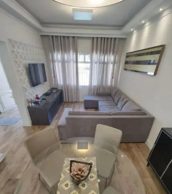 Casa (Padrão), com 2 quartos e 2 banheiros à Venda, 80 m² em Curitiba/PR