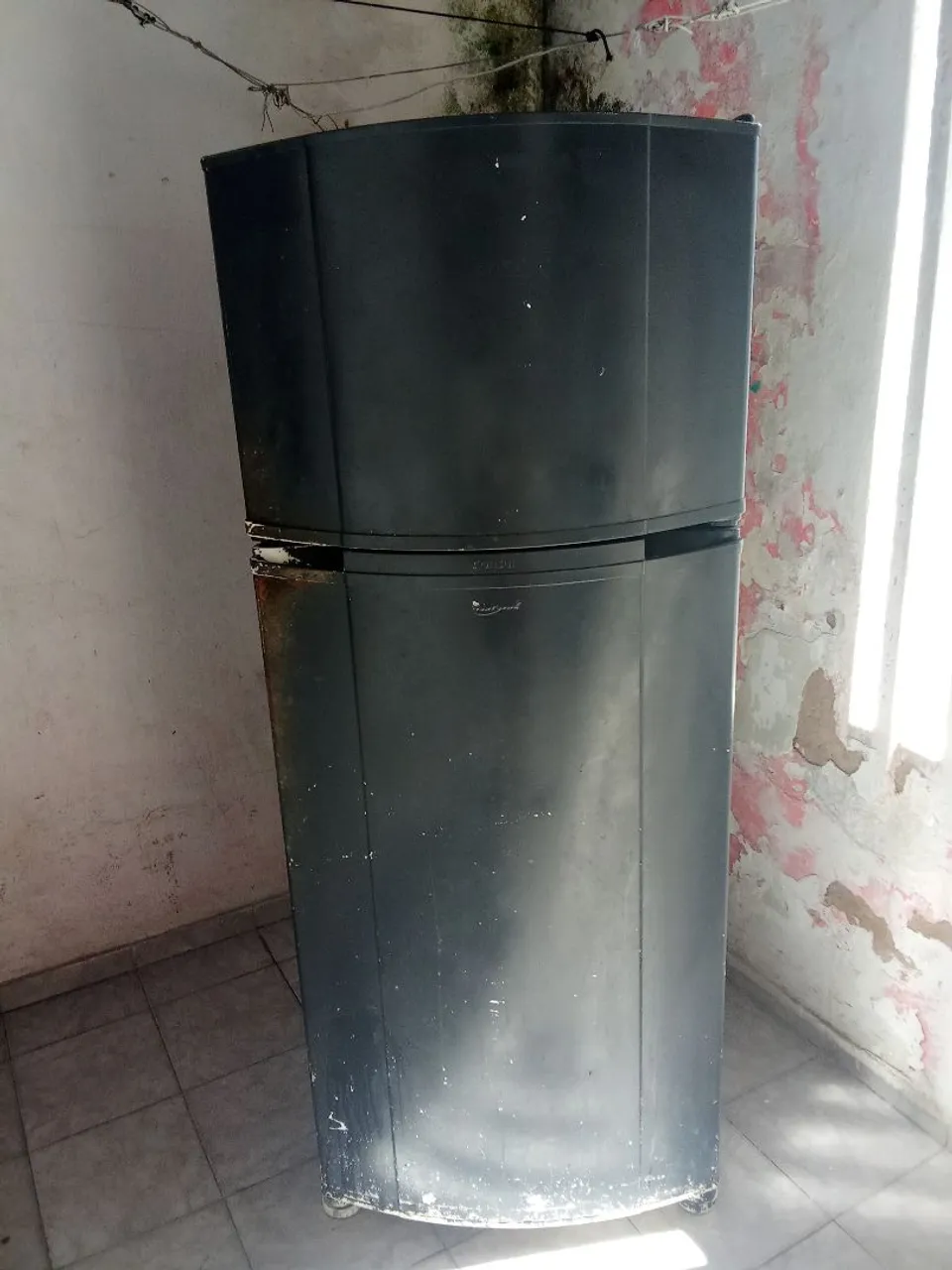 Vende-se geladeira Consul degelo automático.