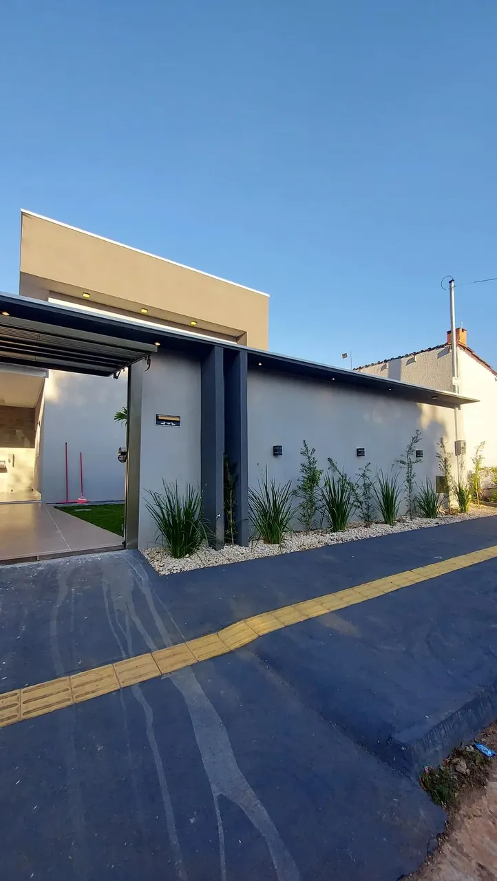 Excelente Casa acabamento em alto padrão, situada no Setor Residencial Forteville