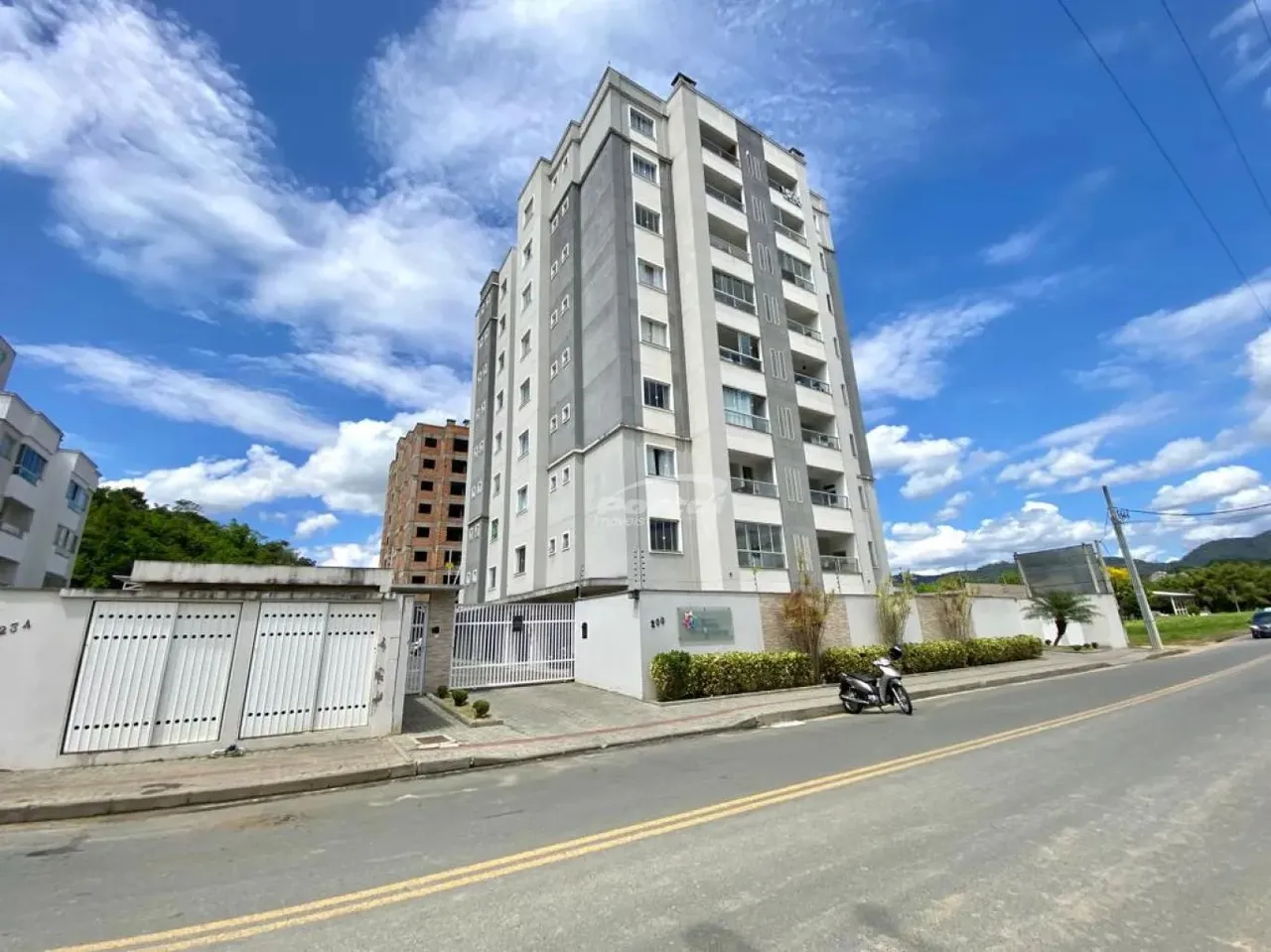 Apartamento disponível para locação no bairro Itoupava Central, em Blumenau/SC.
