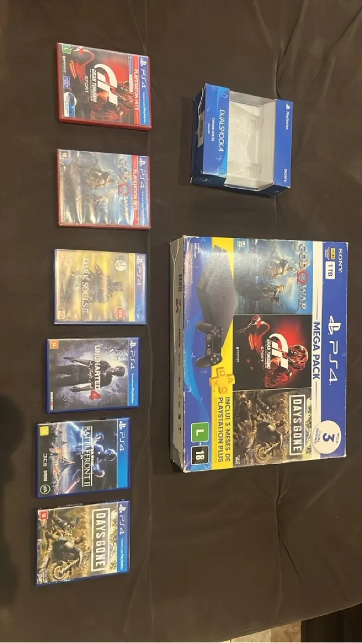 Vendo ps4 conservado! Com 2 controles originais e Com vários jogos