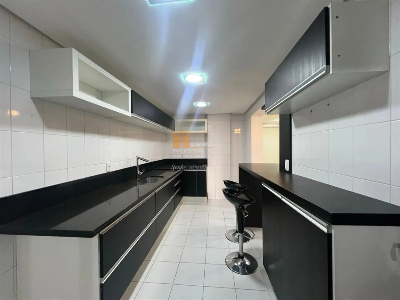 Apartamento à venda no Centro em Caxias do Sul- RS, semimobiliado com 03 dormitórios sendo