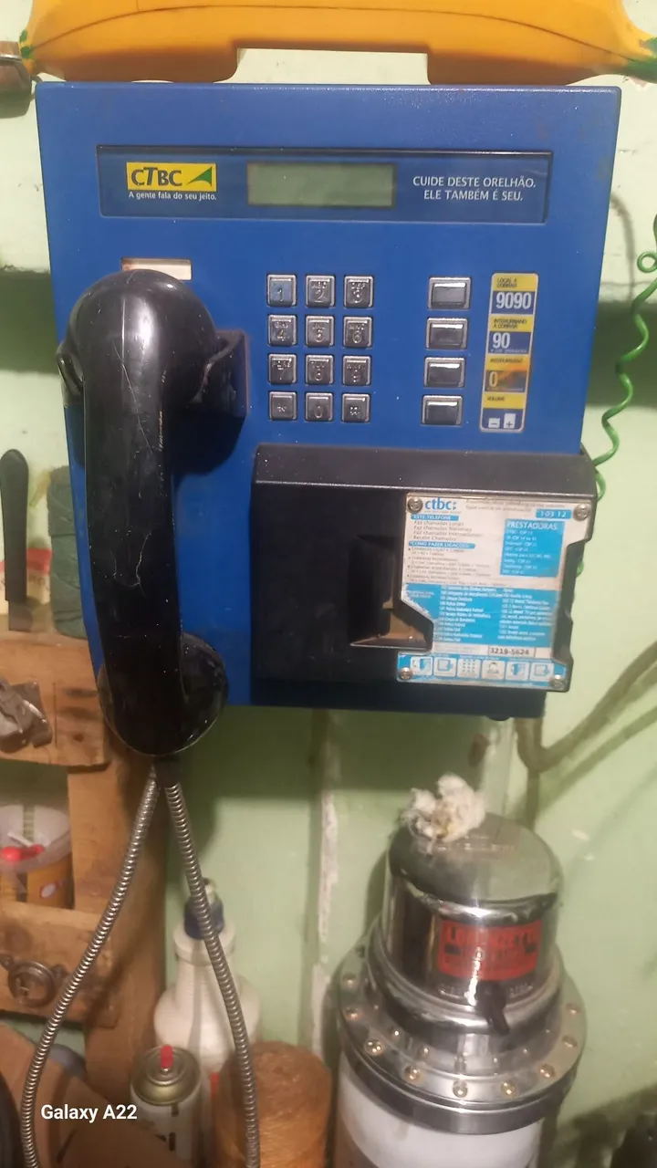 Telefone Público CTBC - Nostalgia pra decoração não sei se tá fucionando 