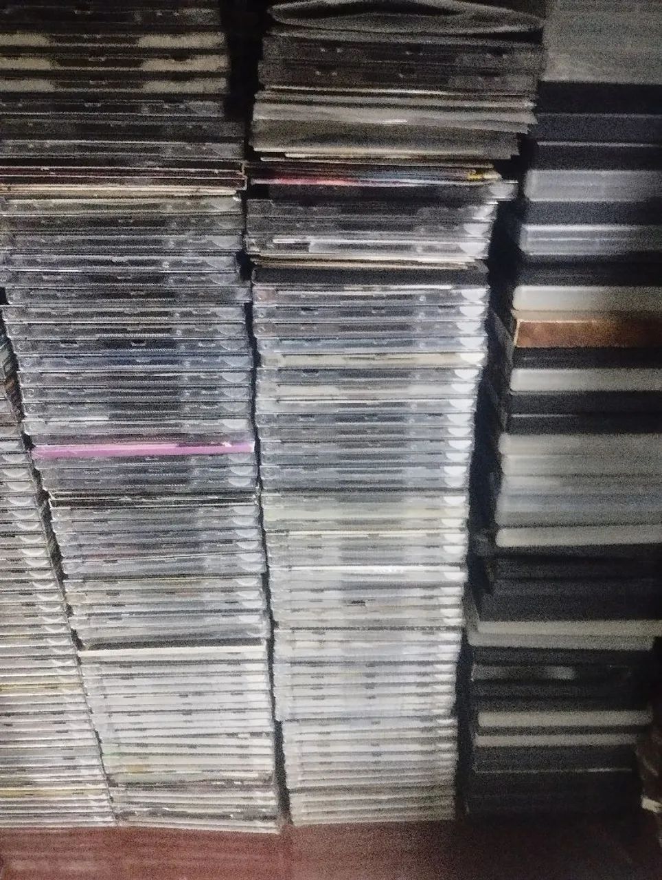 Coleção de CDs e DVDs - Diversos Gêneros - Foto 2