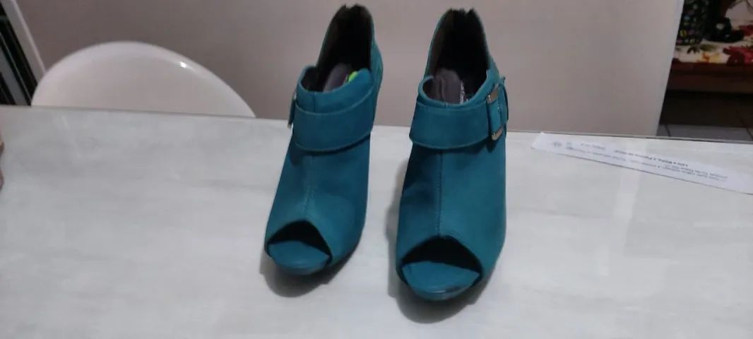sapatos de festa e bota - Foto 4