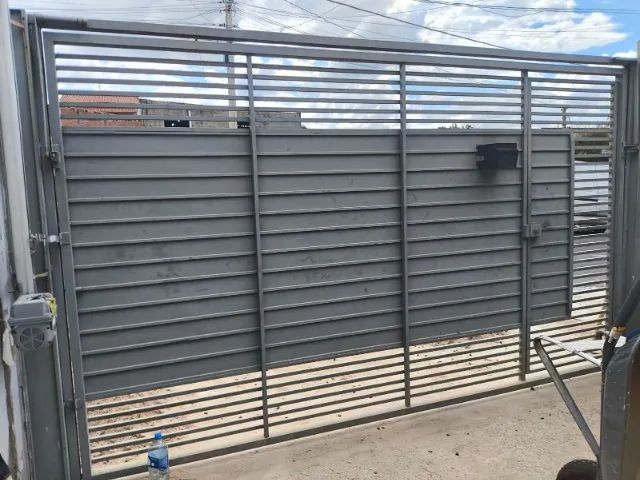 Portão basculante com social embutido e motor - Foto 3