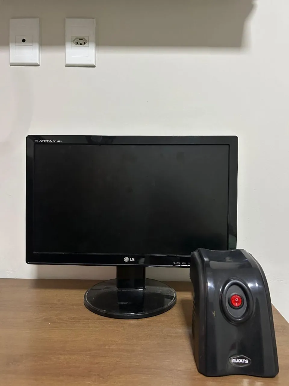 Monitor LG 17" 60HZ 720P com estabilizador