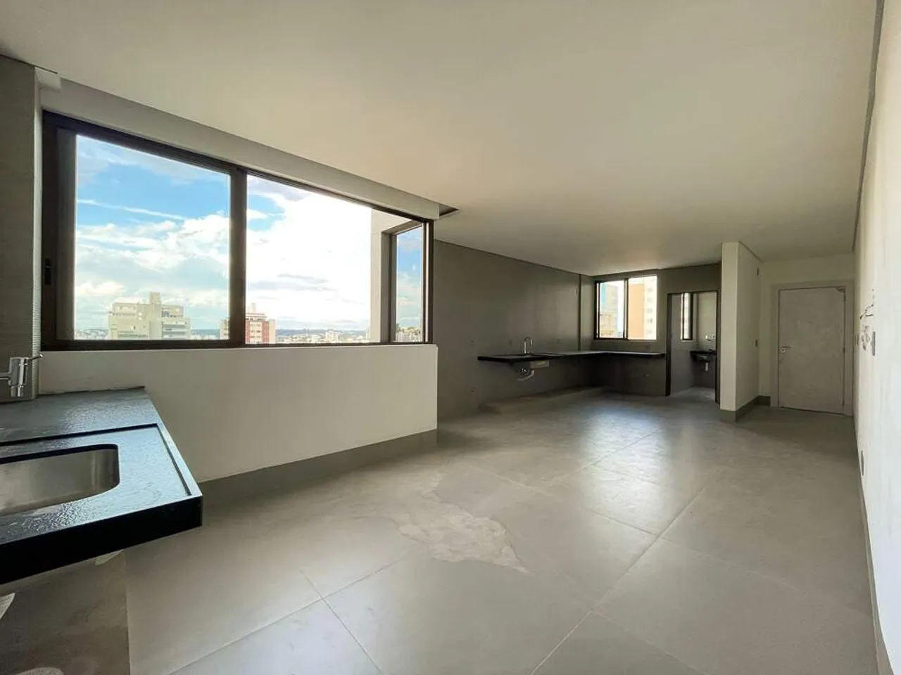 Apartamento à venda no centro de Divinópolis.