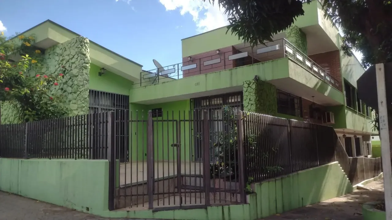 SOBRADO A VENDA COM 5 DORMITÓRIOS SENDO 2 SUÍTES COM 530 M2 EM AQUIDAUANA MS
