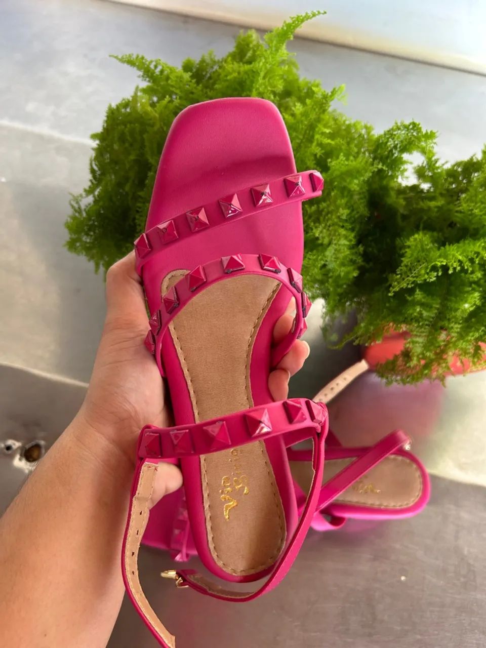 Sandália feminina rosa com spikes - Foto 5