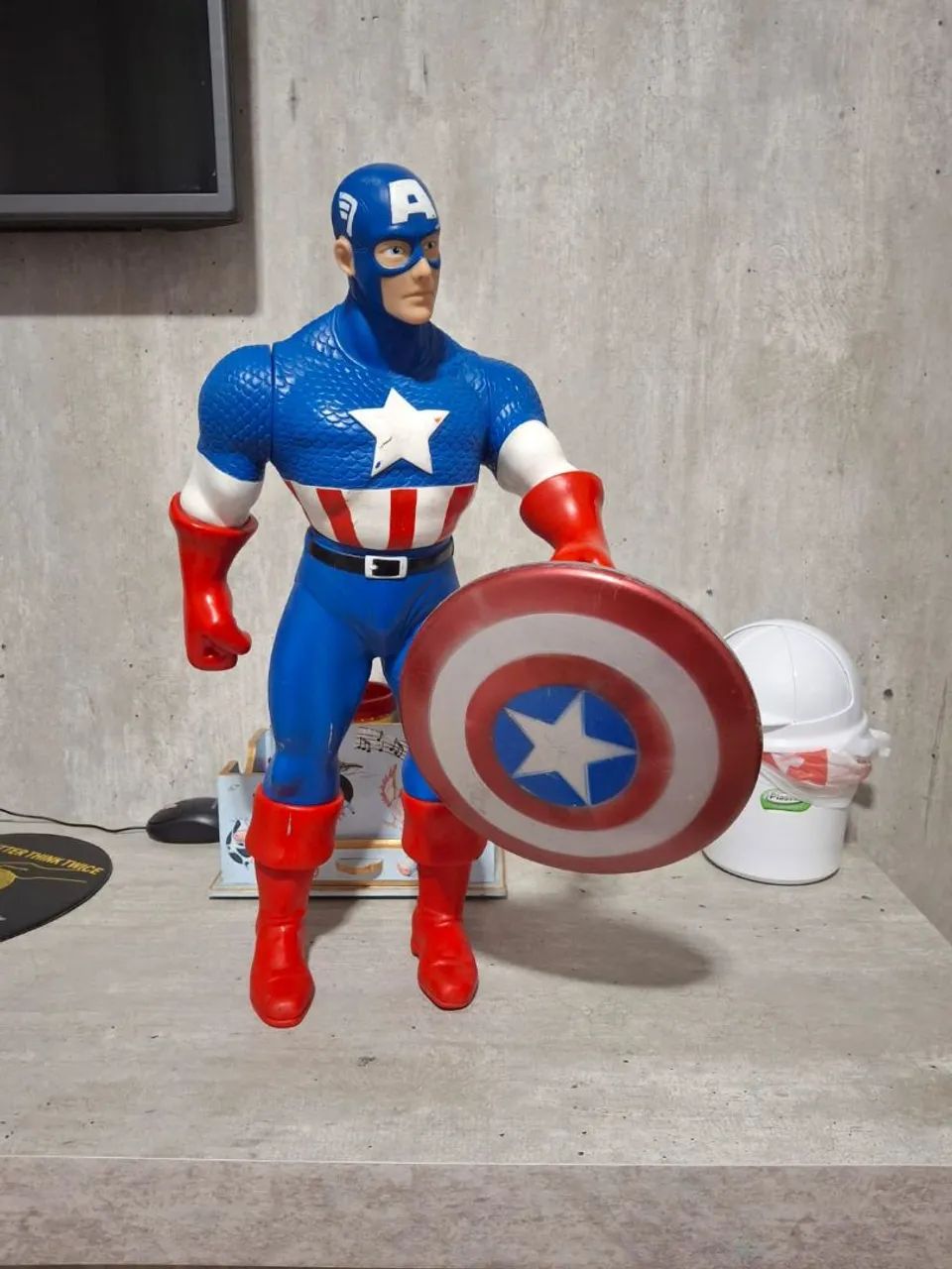 Vendo bonecos Marvel grandes em bom estado - Foto 4