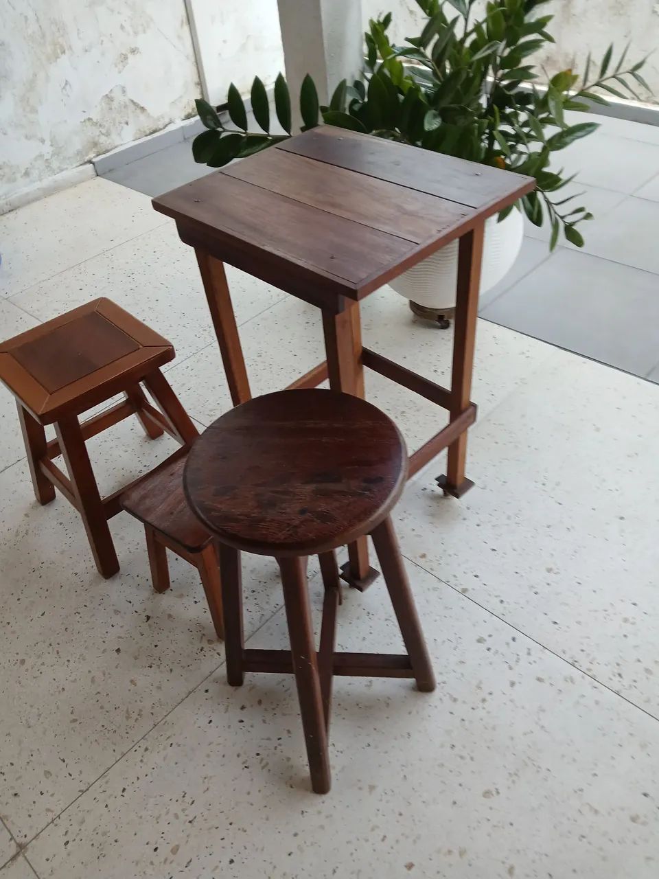Mesa para churrasco com 3 bancos!!!
