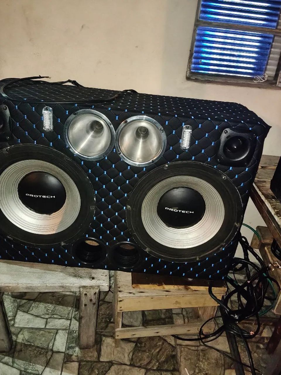 VENDO SOM AUTOMOTIVO FORTE OU TROCO  POR RODA ARO 15 VOLKSWAGEN. 