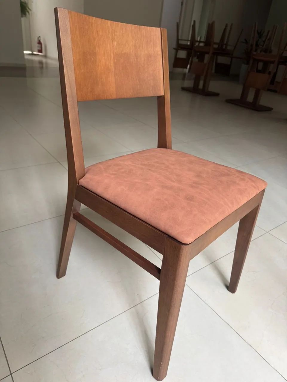 Mesa de Madeira e cadeiras maciça  - Foto 2