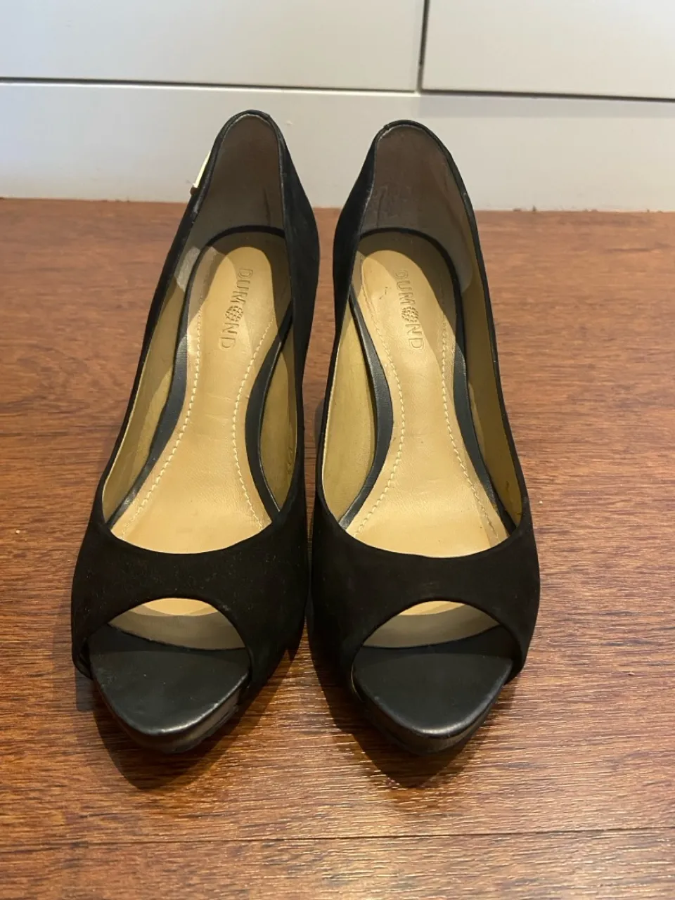 Sapato de Salto Dumond peep toe preto