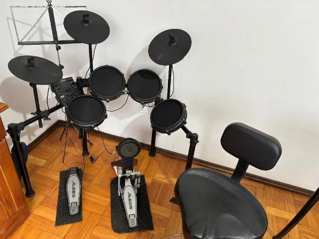Bateria Eletrônica Alesis Nitro Mesh + Banco Hidráulico + baquetas