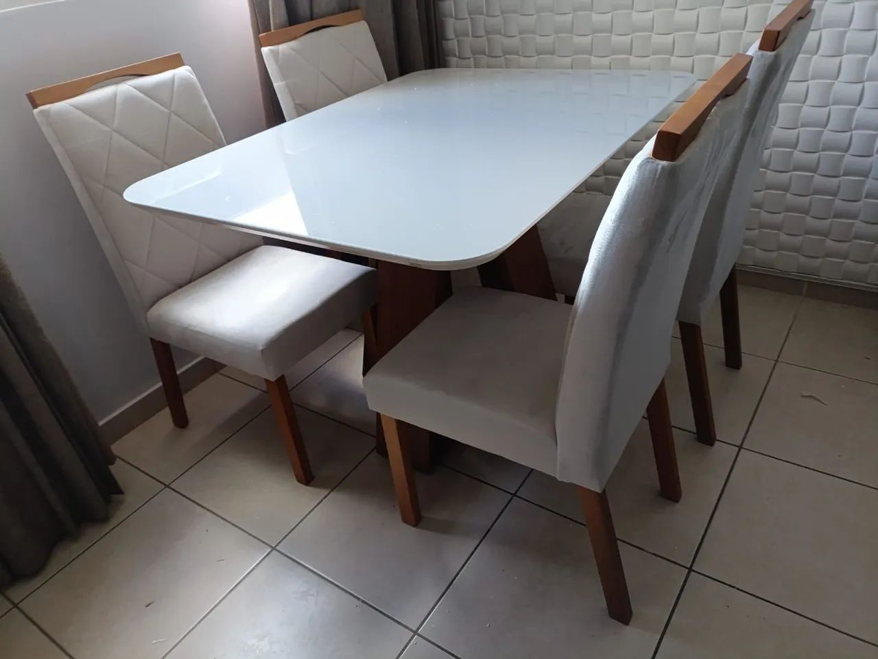 Mesa de Jantar 4 Cadeiras -Linda e Moderna Veludo ou linho  - Foto 2