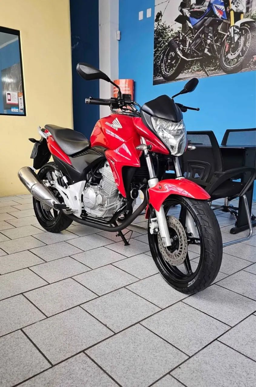 Honda Cb300cc impecável