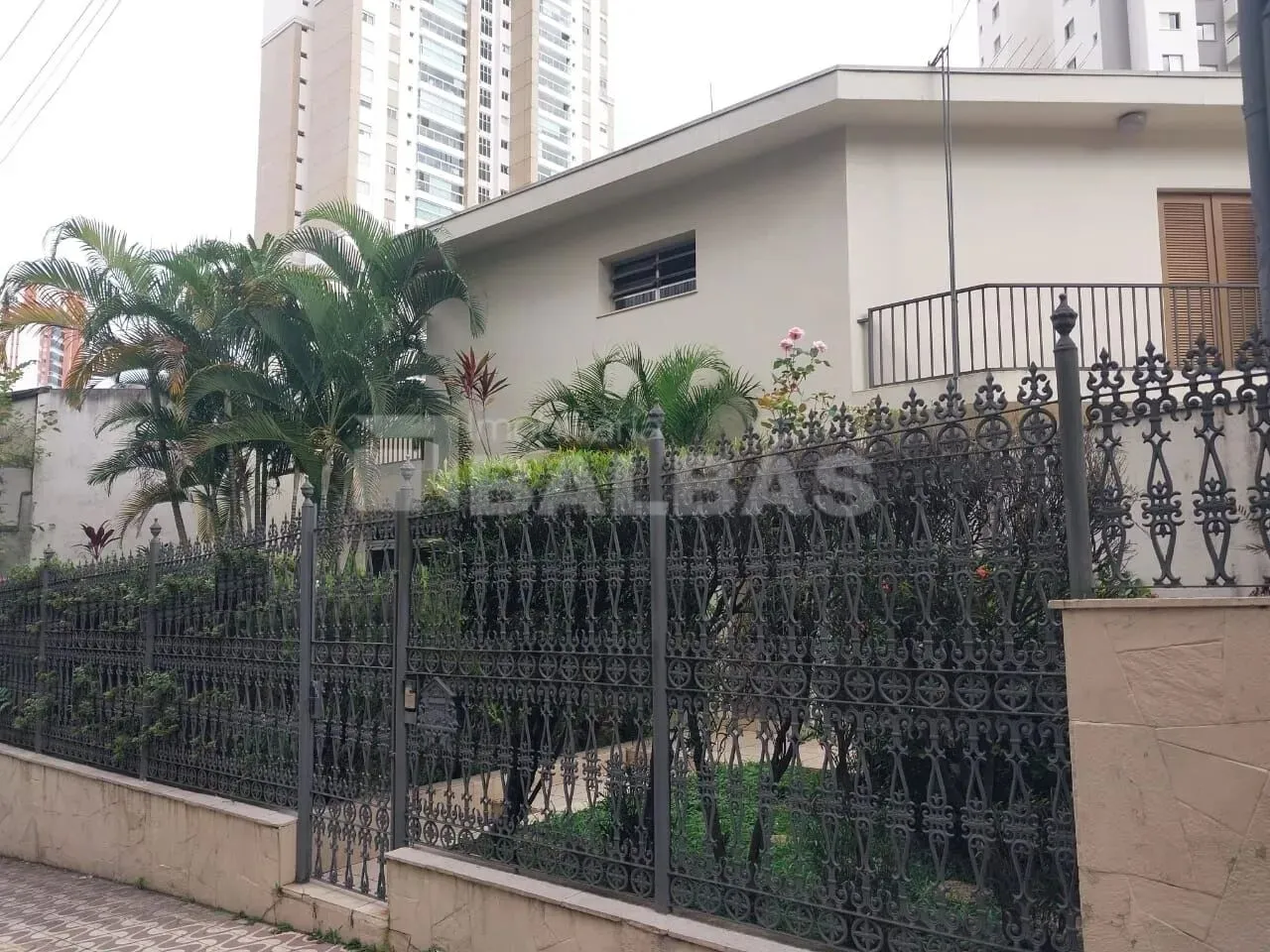 SOBRADO COM PISCINA 3 DORMITÓRIOS - VILA REGENTE FEIJÓ