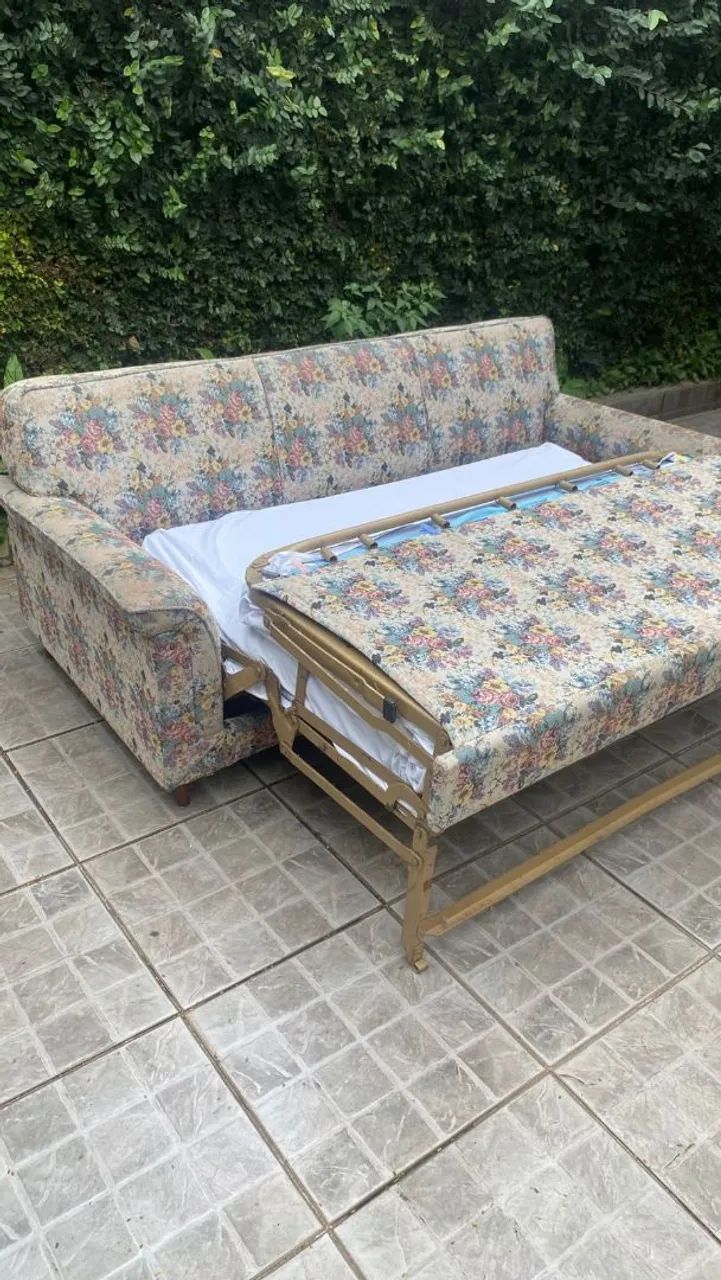 Sofá Cama Década de 50 em Madeira Maciça e Ferro marca Antiga Probel