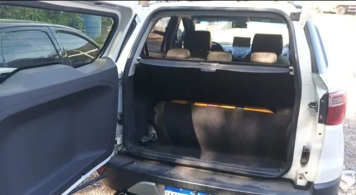 Vendo ou troco por carro de menor valor com volta pra mim  - Foto 5