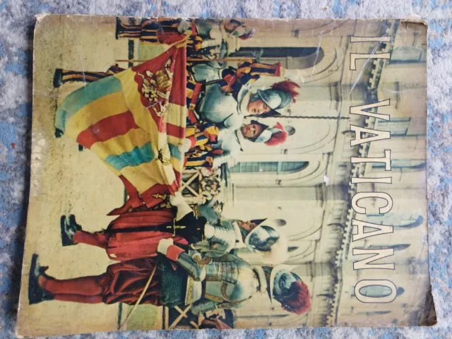Livro italiano iL Vaticano , ilustrado , pinturas e arquitetura do Vaticano , raro