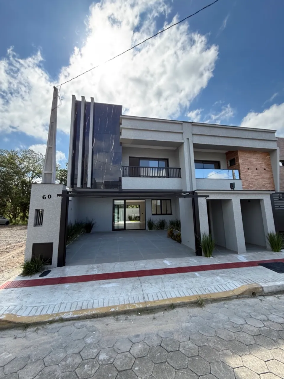 Sobrado para venda tem 169 metros quadrados com 3 quartos em Areias - Camboriú - SC