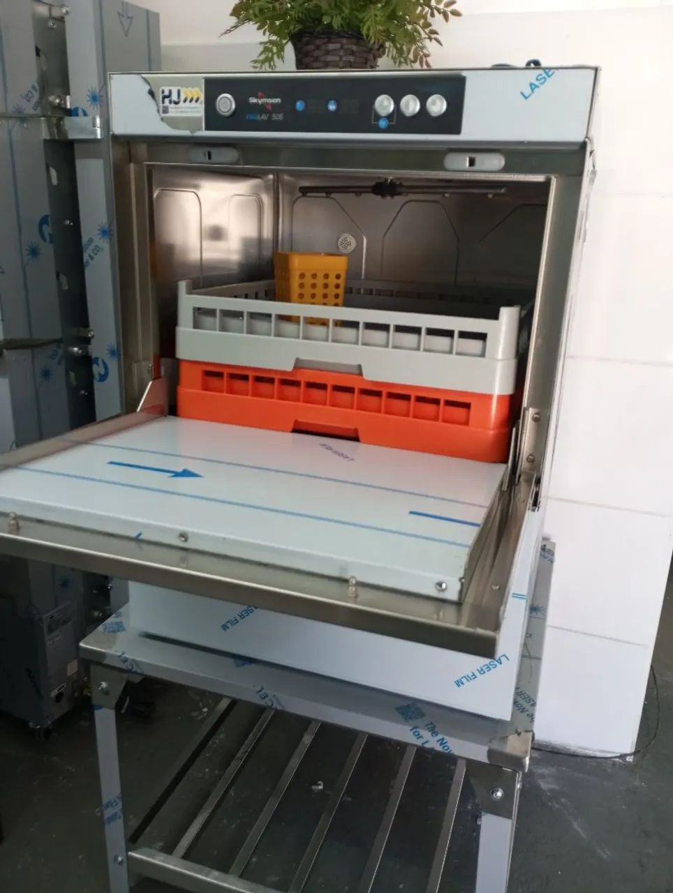 NZ. Lavadora de louça Skymsen 