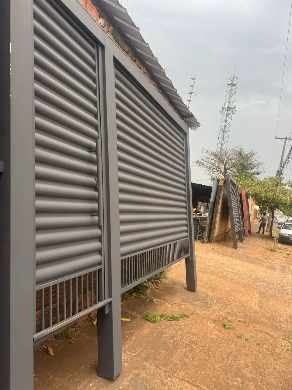 Conjugate lift gate64288362381059121