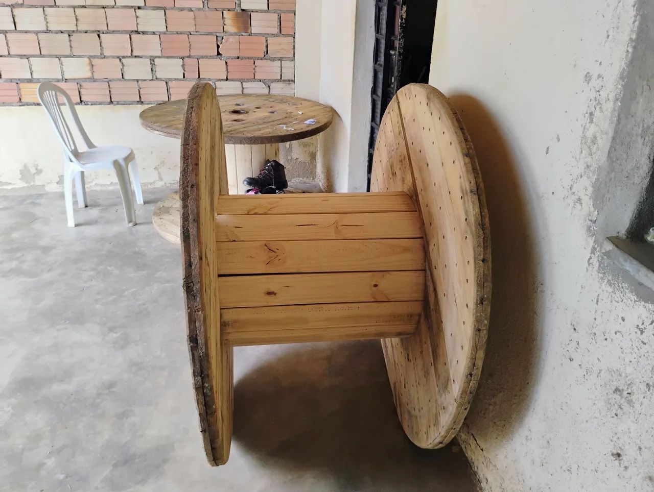 Bobina para usar como Mesa de madeira redonda