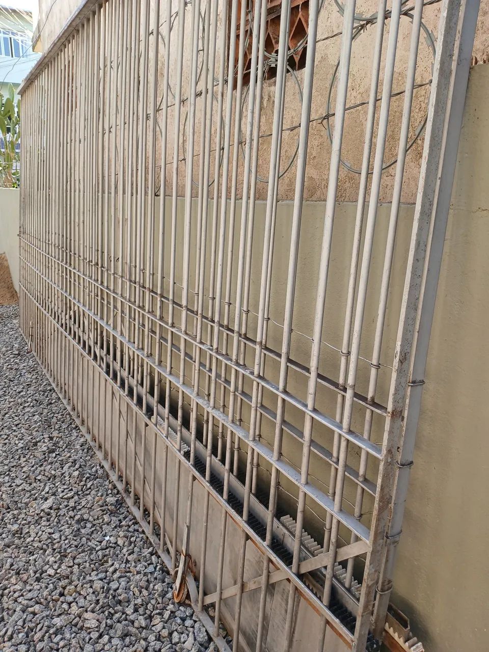 Grade de Metal Resistente64520798194945121