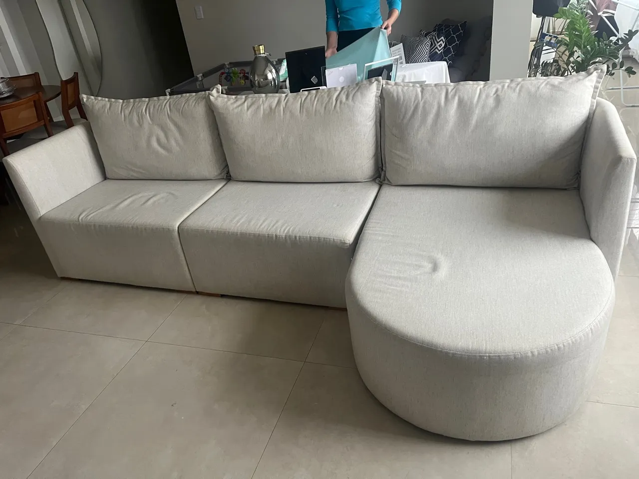 Sofá de canto moderno e confortável