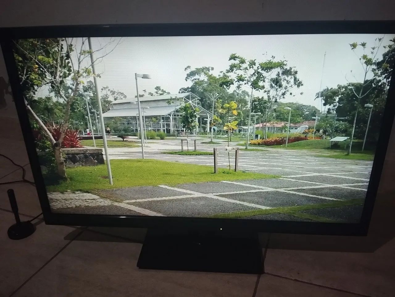 TV Panasonic 32 polegadas (Não é smart) - Foto 2