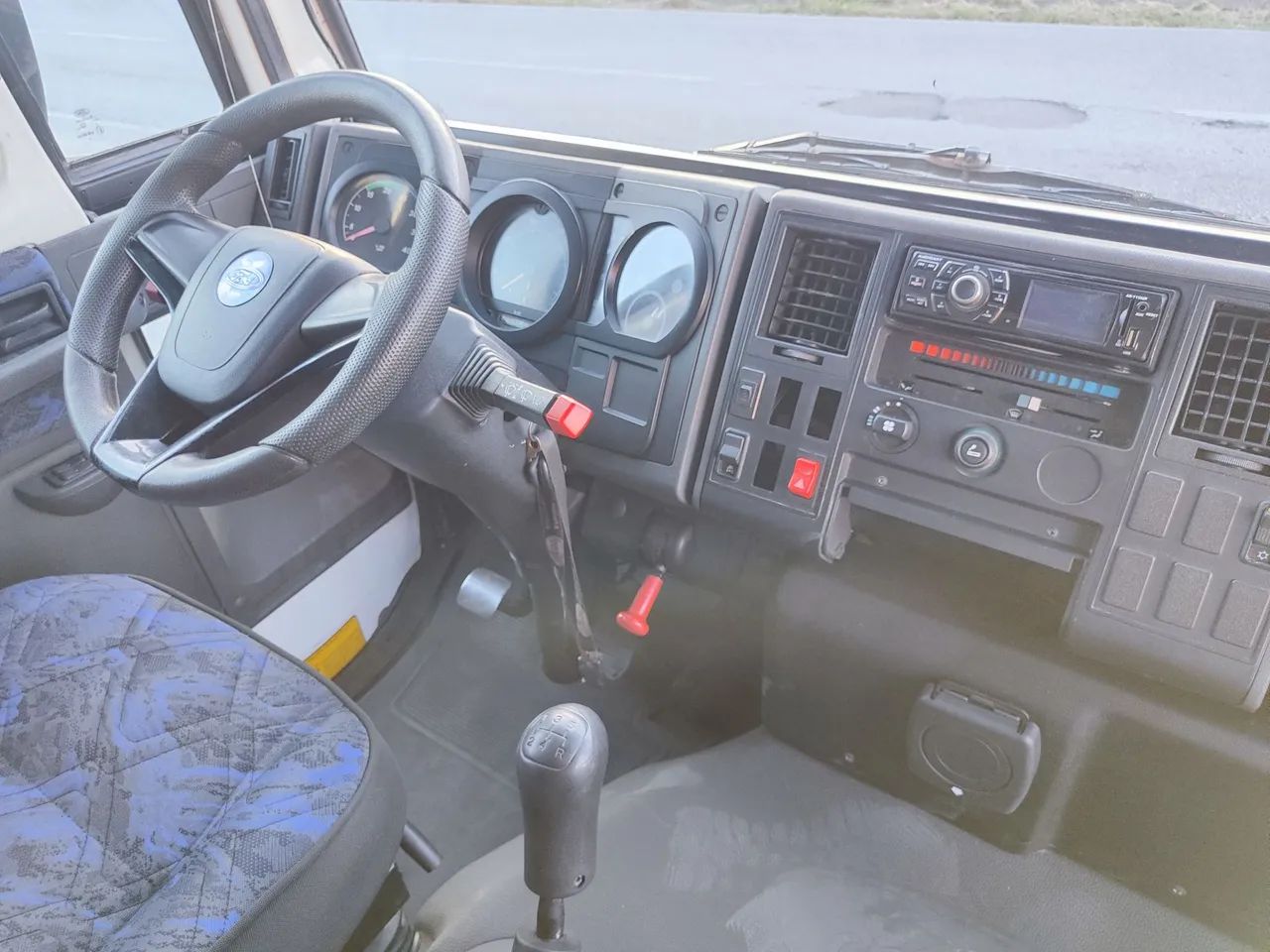 Ford Cargo 712 Cummins 6cc - Baú - Foto 14