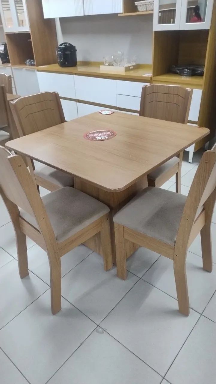 Mesa MDF 0,90 x 0,90 com 4 Cadeiras 