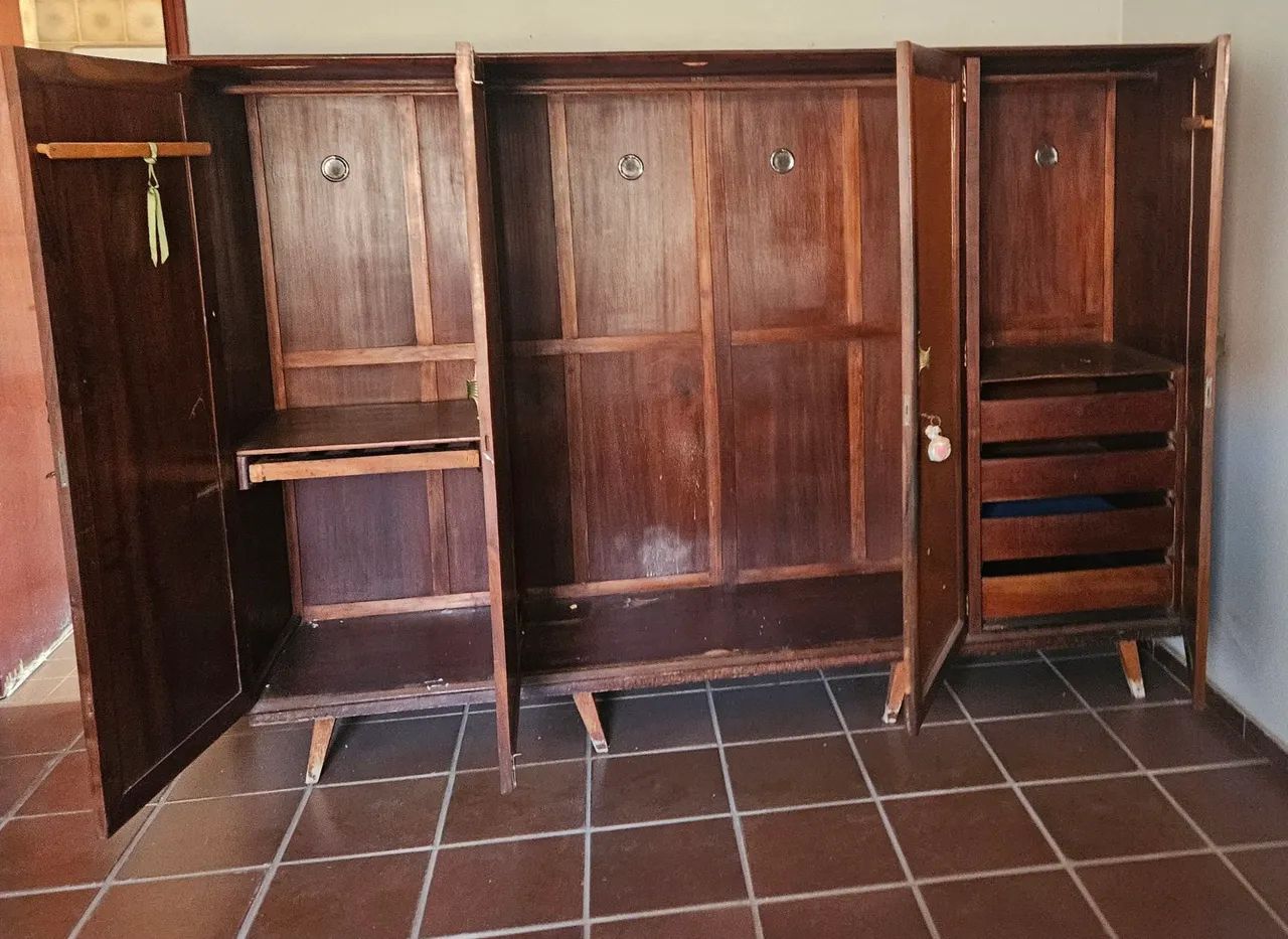 Guarda Roupa de Madeira Maciça, mais Cama de Casal - Foto 2
