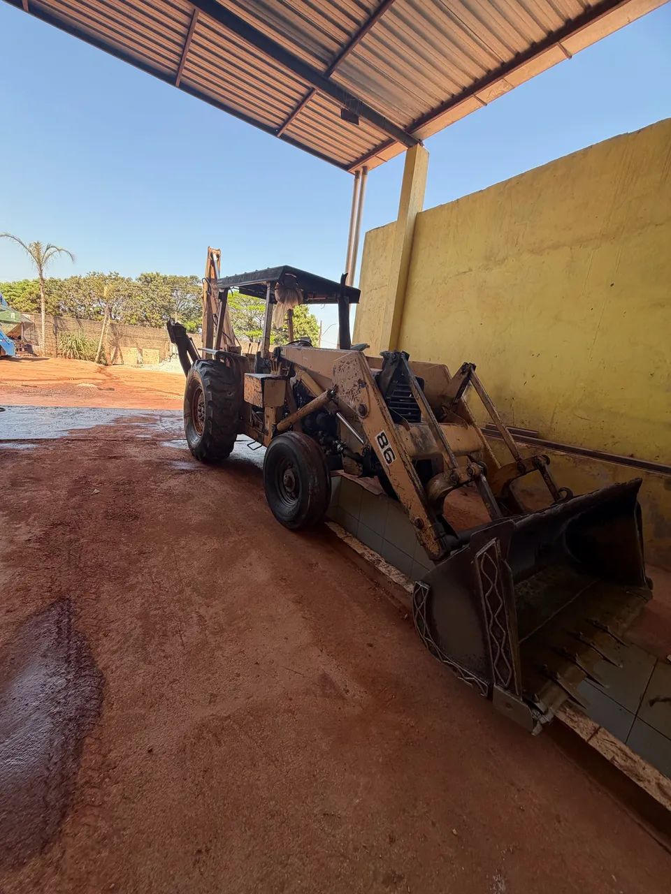 Retroescavadeira MF 86