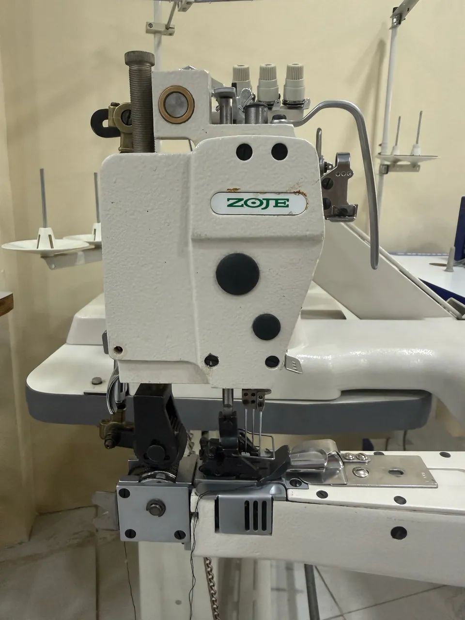 Máquina de braço 3 agulha com catraca completa 