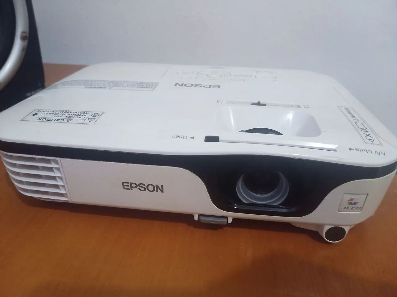 Projetor Epson Power litle x14+ em bom estado, sem controle.