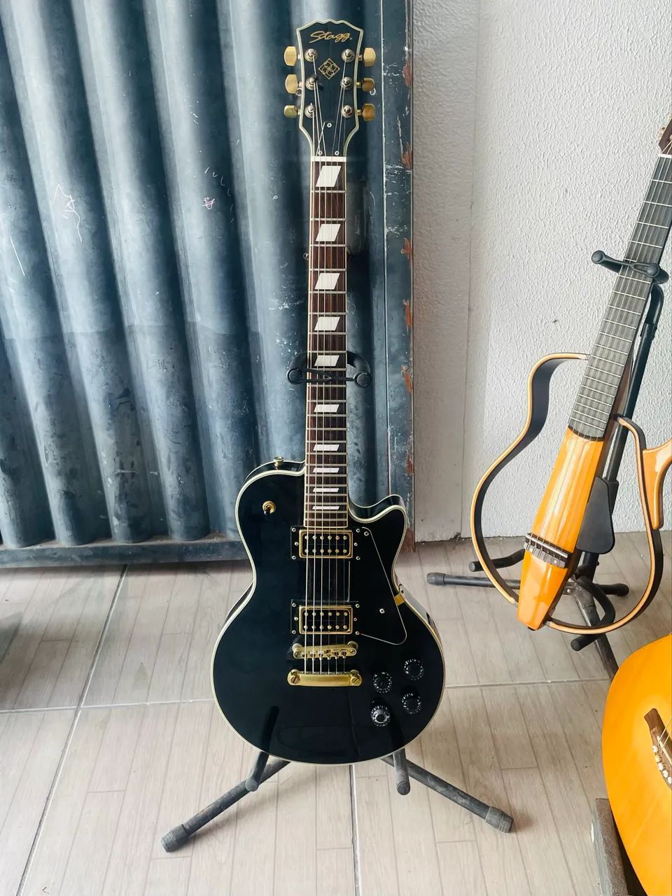 Guitarra les Paul stagg black 