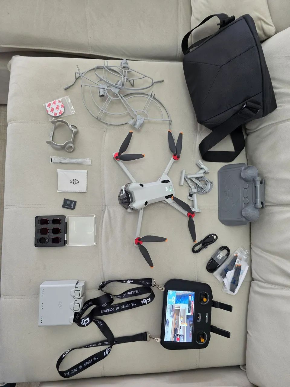 DJI Mini 4 Pro Fly More Combo + RC 2 com tela - Foto 4