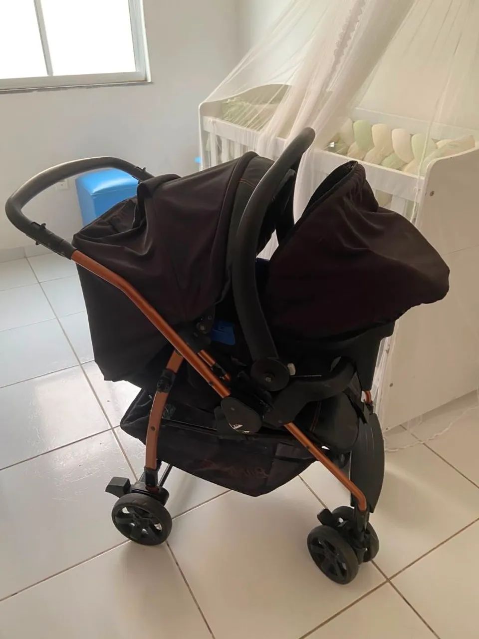 Carinho e bebê conforto e berço portátil 