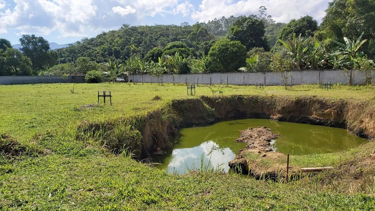 Terreno plano com kitnet em Rio D'ouro Nova Iguaçu 