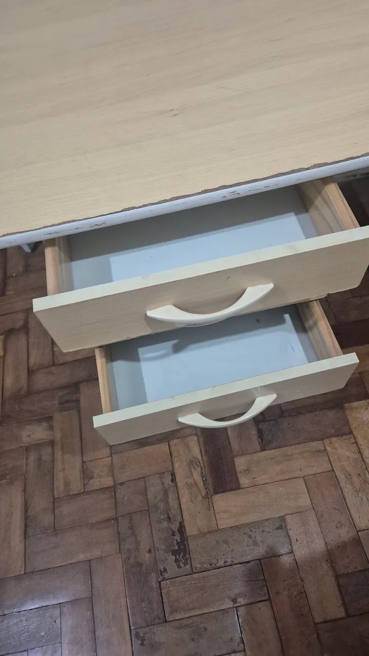 Mesa de escritório com gavetas  - Foto 3