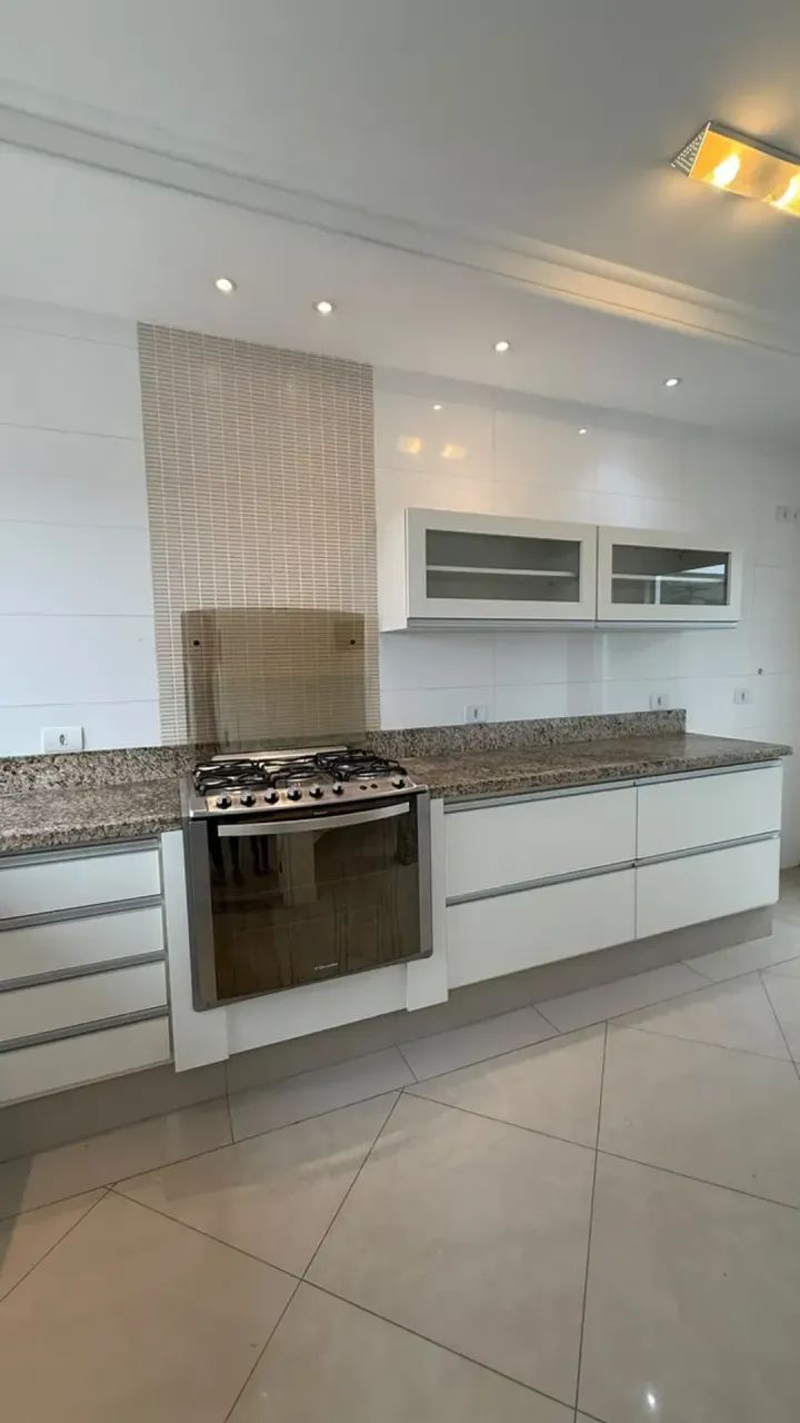 Imóvel para aluguel tem 250 metros quadrados com 3 quartos - Foto 2