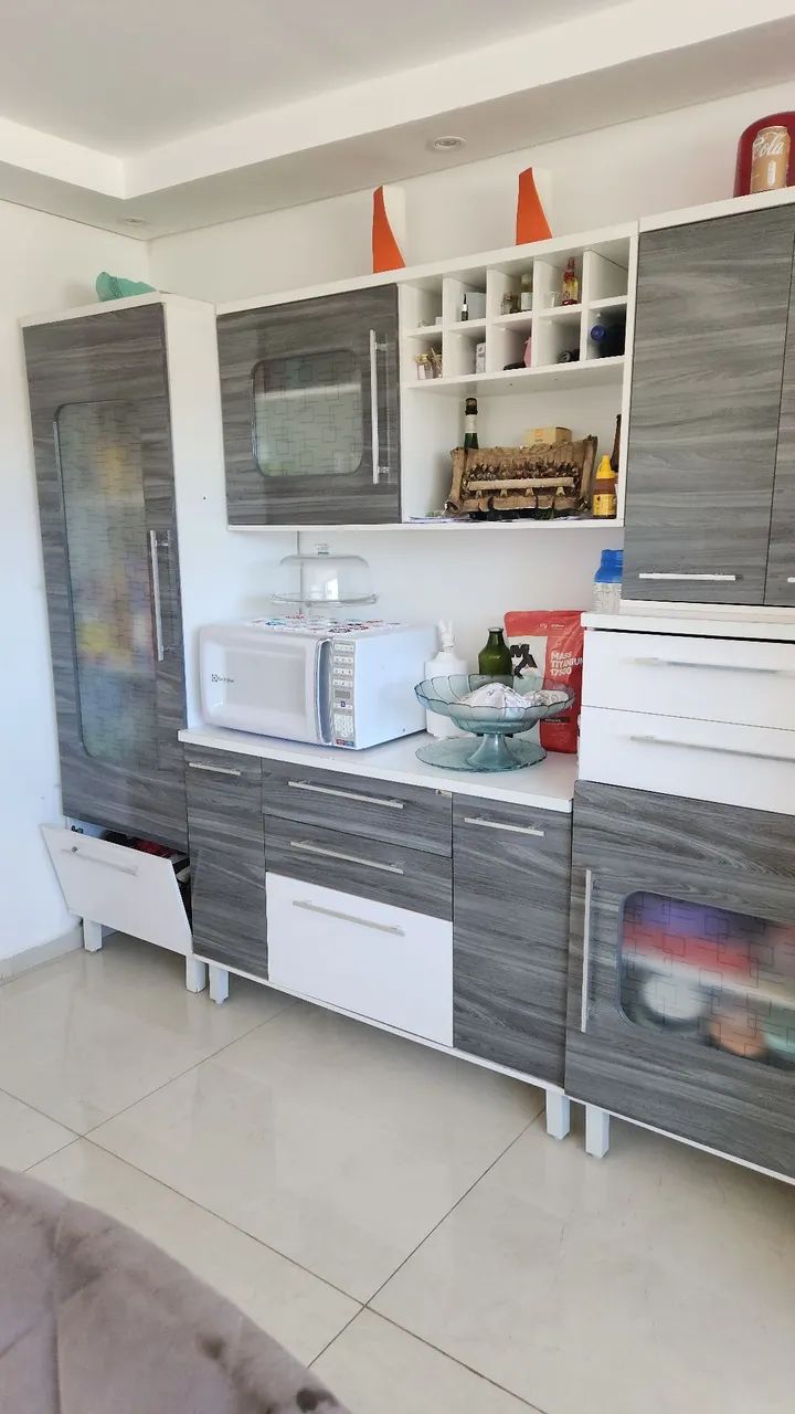 Armário de cozinha em bom estado