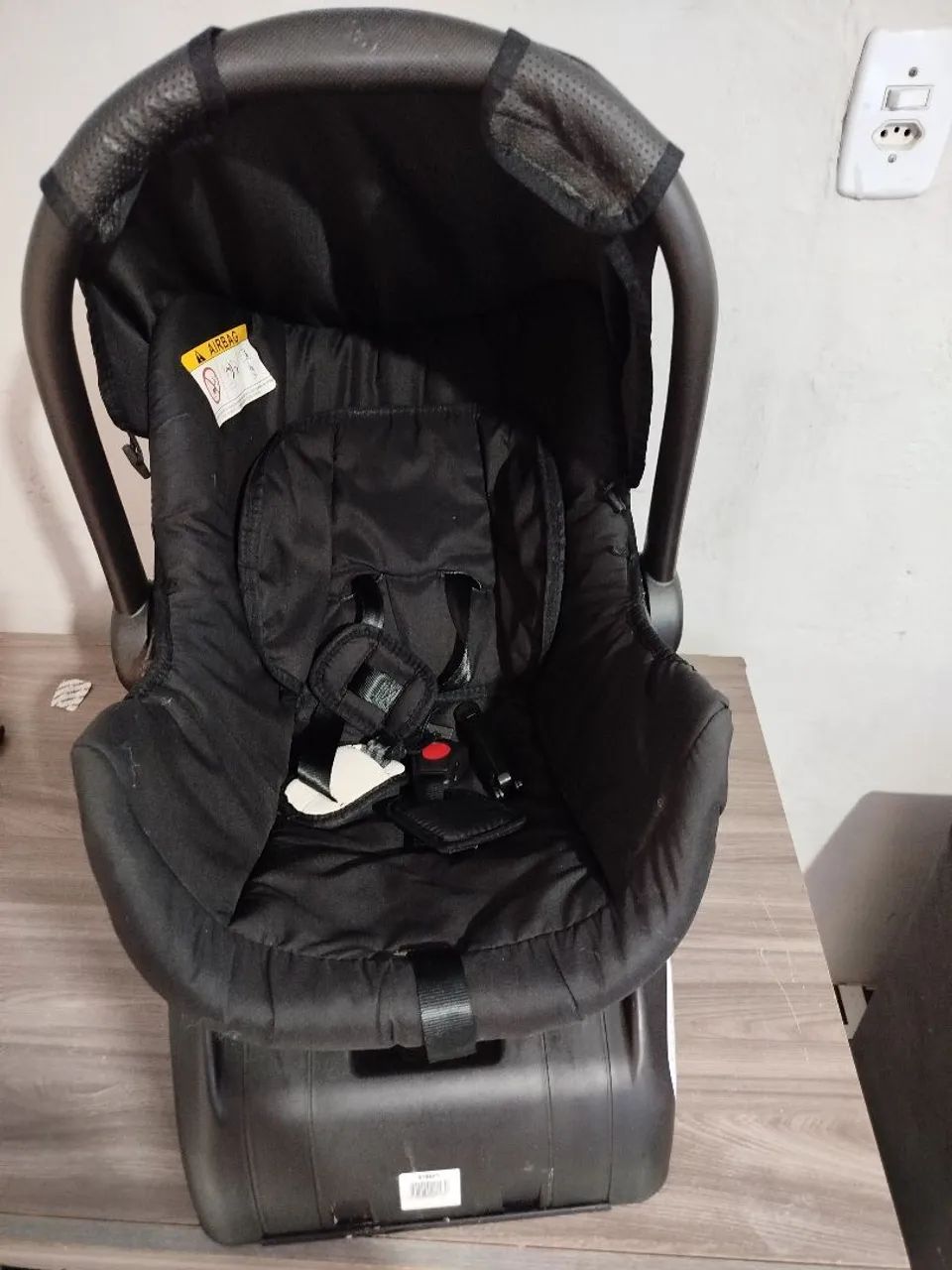 Bebê conforto e base Galzerano. Está em ótimo estado.