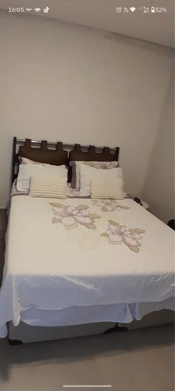 Vendo cabeceira de madeira maciça 