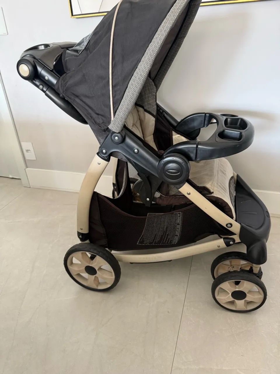 Carrinho de bebê e bebê conforto - Foto 2