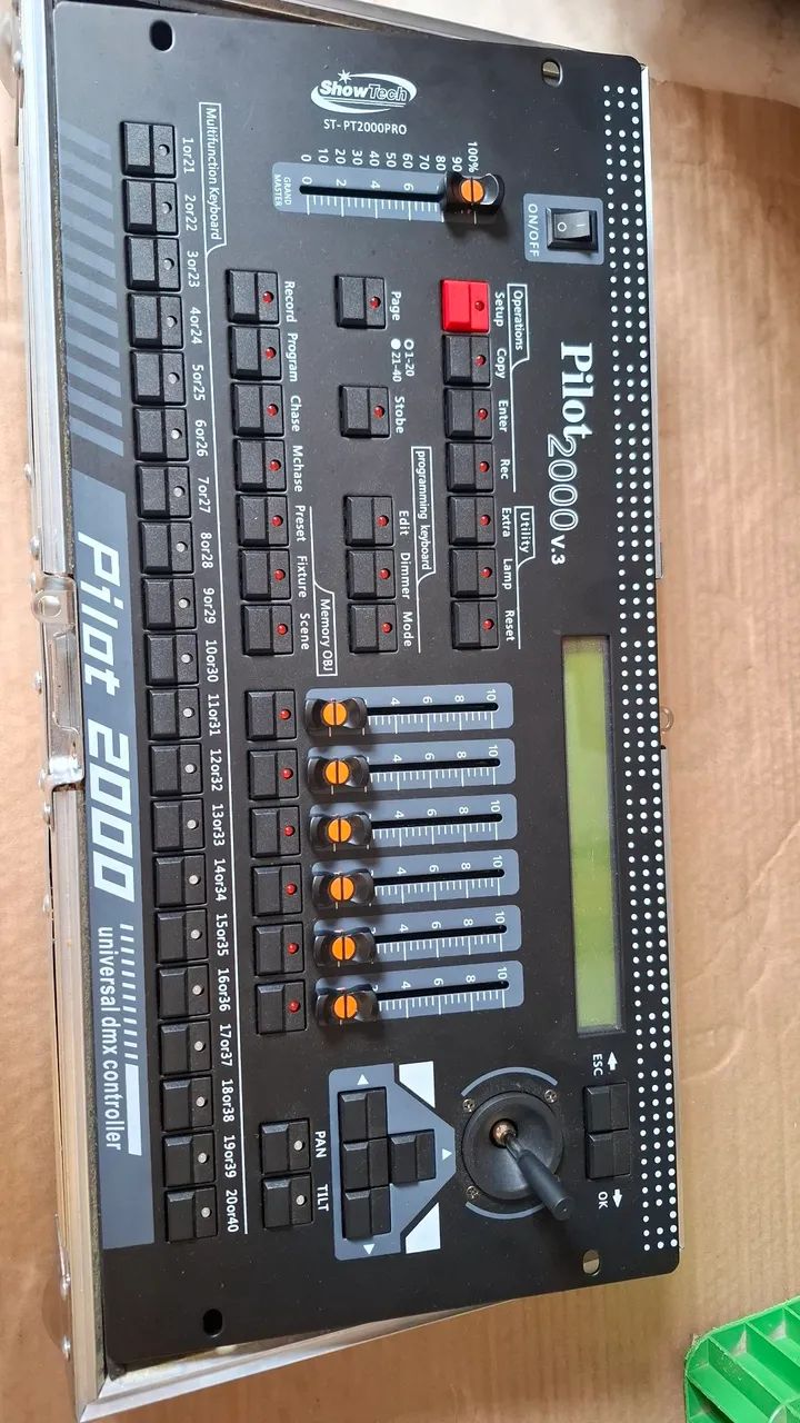 Mesa DMX Pilot 2000 com case  - Foto 4